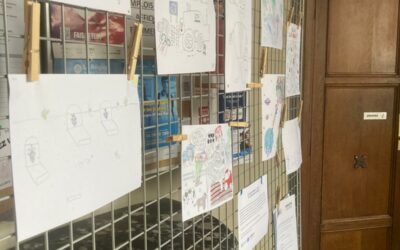 Les élèves prennent la mine des dessinateurs de Presse !